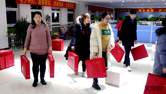 玉豬辭舊歲,金鼠報(bào)春歸!心系員工,情暖冬日,火爆網(wǎng)新年好禮大派送! 玉豬辭舊歲,金鼠報(bào)春歸!心系員工,情暖冬日,火爆網(wǎng)新年好禮大派送!