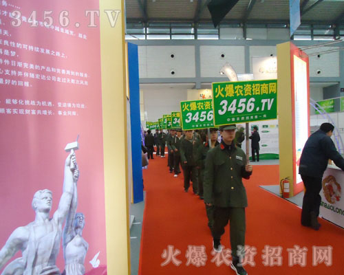 會場上忙碌的火爆人就是豪杰中的典范