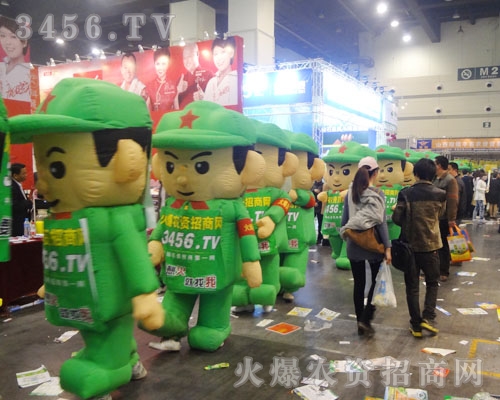 火爆網(wǎng)的隊(duì)伍閃爍著氣勢(shì)恢宏的光芒