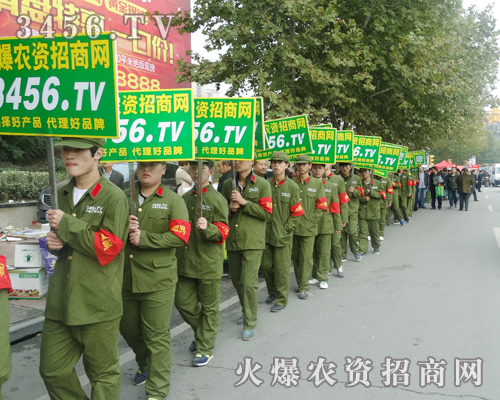 火爆的軍人在展會(huì)上是耀眼的