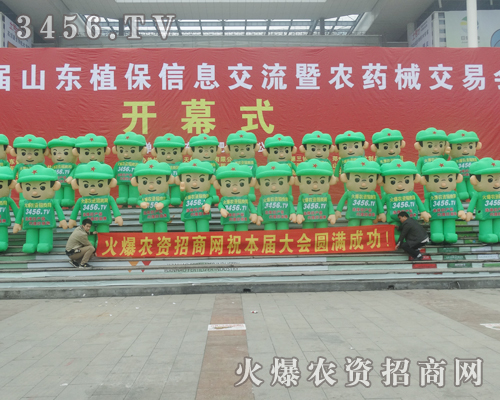 宣傳成功時(shí)火爆團(tuán)隊(duì)露出欣慰的笑容